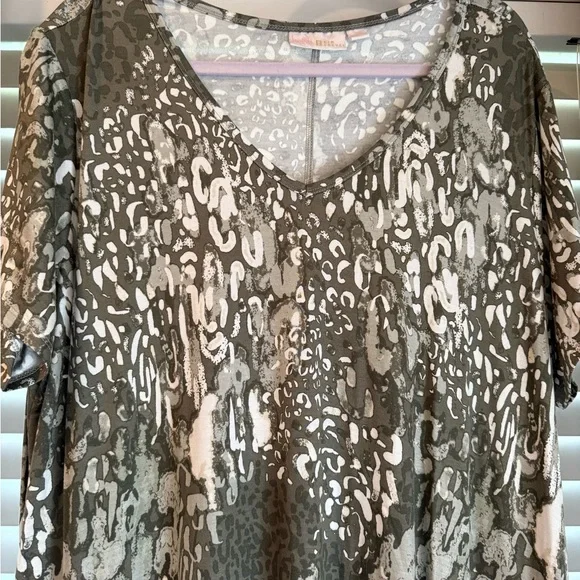 Animal melange V-neck Maxi Dress Size 1x - Picture 2 of 5